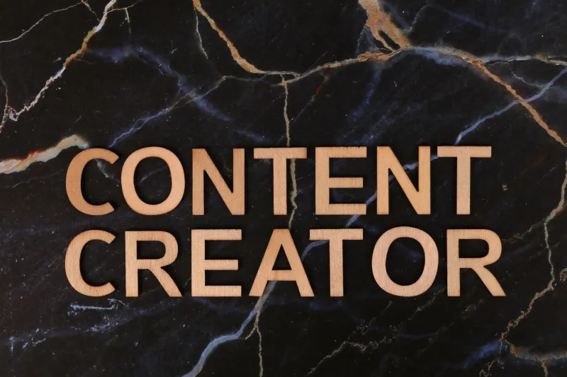 Algorithm Who? How Smart Creators Are Rebuilding Their Reach From a Single Link
